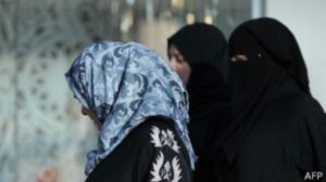 mujer editora arabia