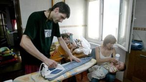 tareas de cuidado en el hogar