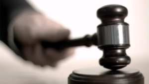 juez-golpear-alcanzar