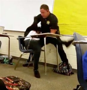 estudiante-arresto-en-escuela