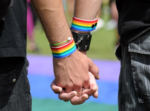 Gays-tomados-de-la-mano-2